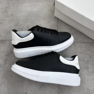 ALEXANDER MCQUEEN PRETO C/ BRANCO