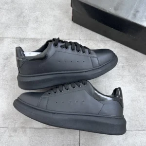 ALEXANDER MCQUEEN PRETO
